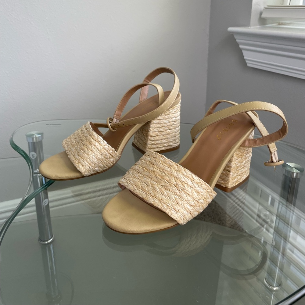 Bamboo brand "Maddy" size 7.5 Heeled Wedge